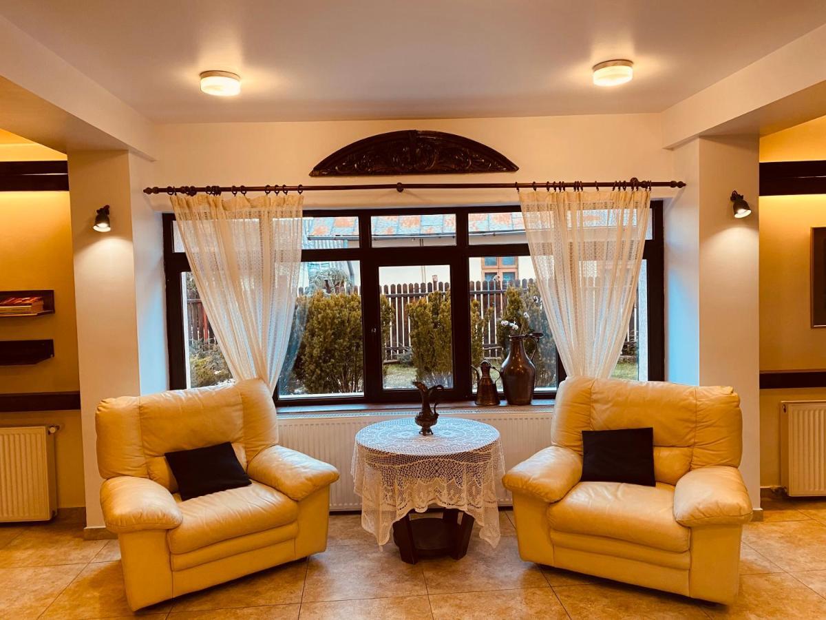 Casa Pisica Noastra Hotell Breaza  Exteriör bild
