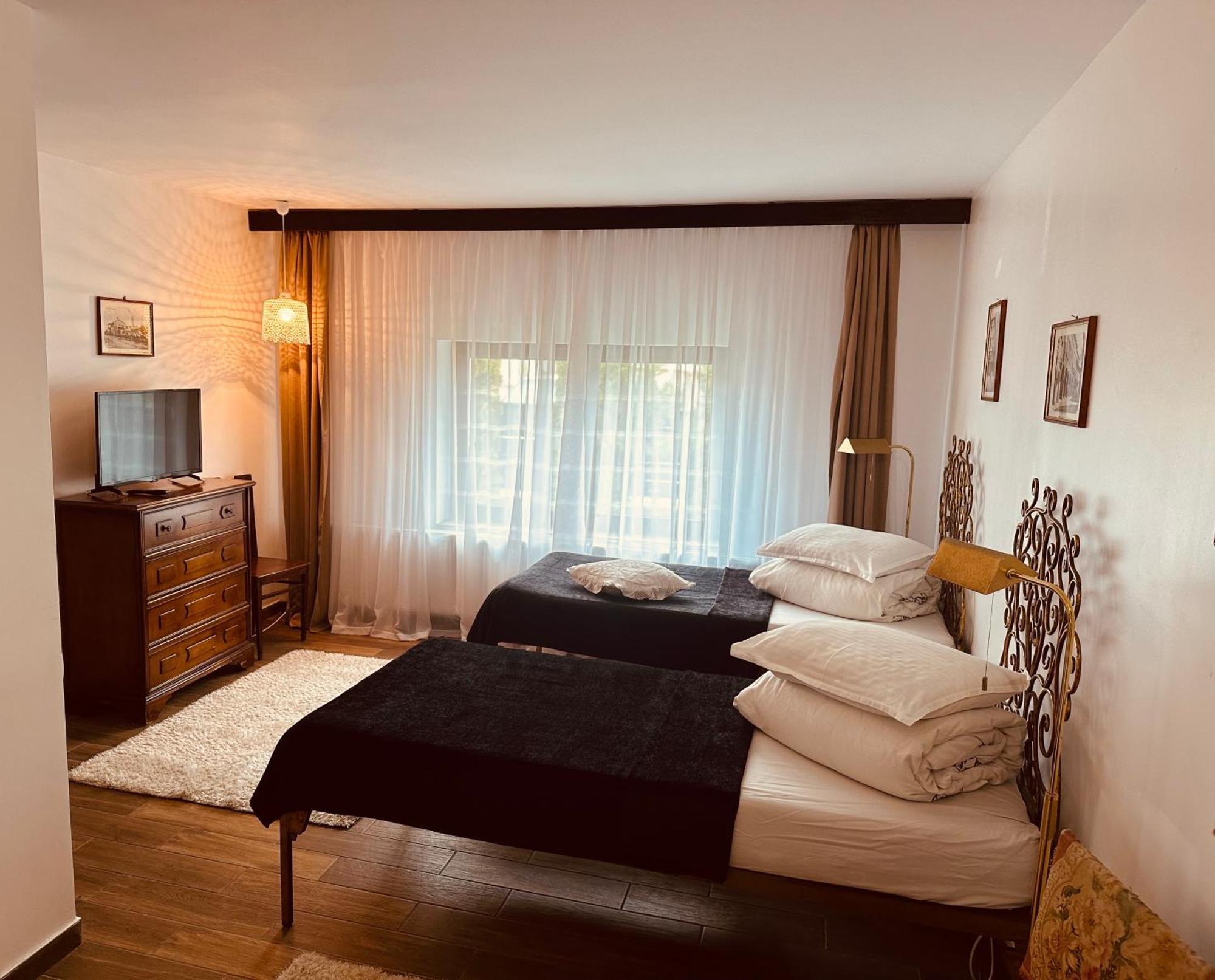 Casa Pisica Noastra Hotell Breaza  Exteriör bild