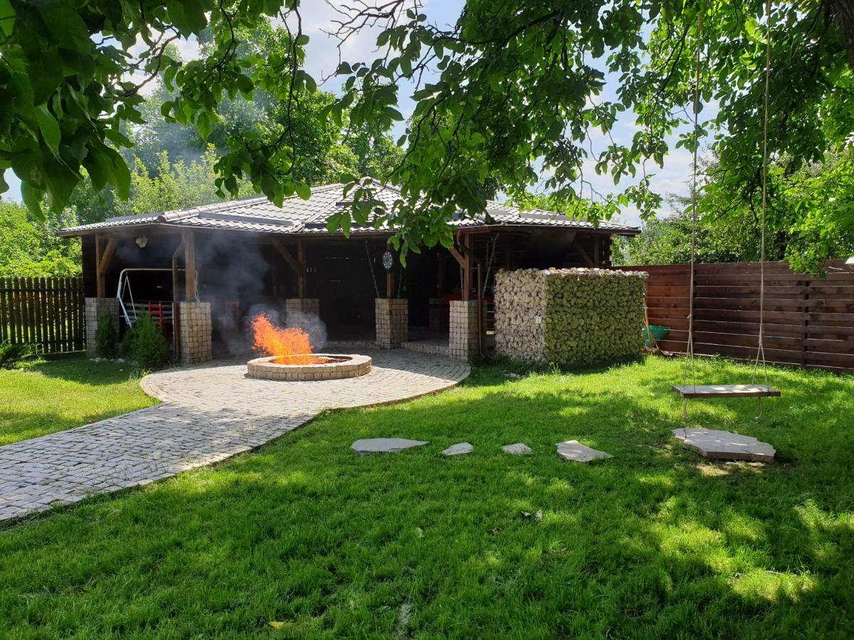 Casa Pisica Noastra Hotell Breaza  Exteriör bild